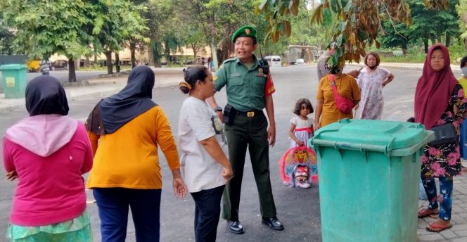 
					Peduli Kondisi Wilayah, Babinsa Jebres Rutin Laksanakan Patroli