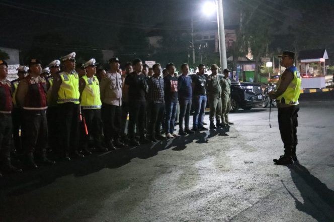 
					Poto : Kapolres Simalungun Pimpin Patroli Skala Besar