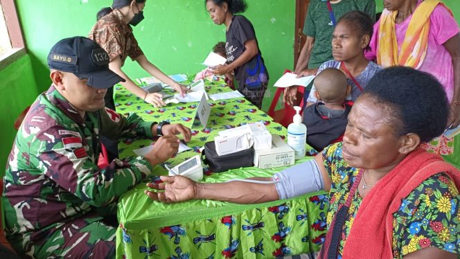 
					Satgas Yonif 132/BS Gandeng Yayasan Dian Harapan Papua Untuk Berikan Pelayanan Kesehatan Bagi Masyarakat
