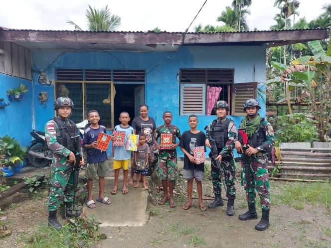 
					Tingkatkan Semangat Belajar Anak- Anak Perbatasan, Satgas Yonif 132/BS Bagikan Buku Tulis