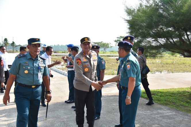 
					Kapolda Kalbar Laksanakan CC ke Danlantamal XII