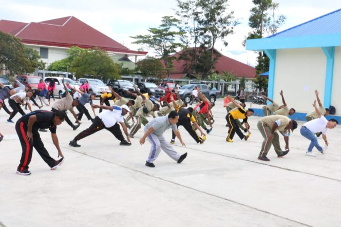 
					Dandim 1702/JWY Ajak Forkopimda Papua Pegunungan Laksanakan Senam Bersama