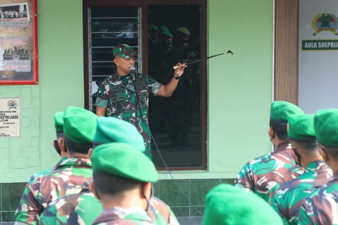 
					Dandim 0808/Blitar Pimpin Apel Pemberangkatan Cuti Hari Raya Idul Fitri 1444 H/2023 M