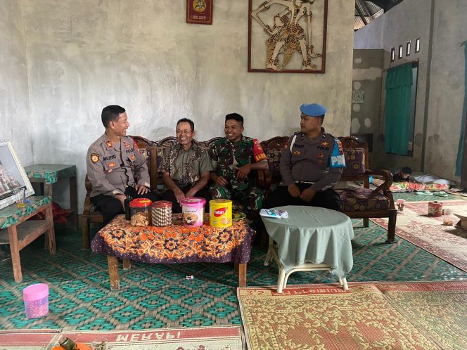 
					Sinergitas TNI- Polri Karangtengah Jaga Kamtibmas, Melalui Komsos Dengan Warga