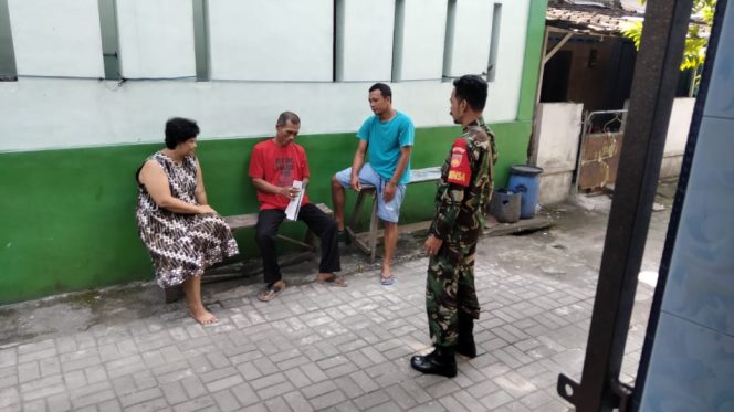 
					Wujudkan Keakraban, Babinsa Pucangsawit Jalin Komsos Dengan Warga Binaan