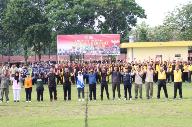 
					Merawat Sinergitas TNI- POLRI Dan Pemda Siantar Simalungun Gelar Halal Bihalal Dengan Olah Raga Bersama