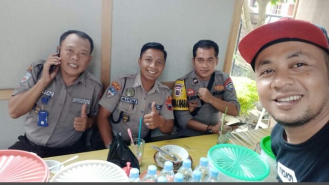 
					Sambang Desa, Bhabinkamtibmas Berikan Himbauan Kamtibmas Kepada Security Perusahaan di Wilayahnya