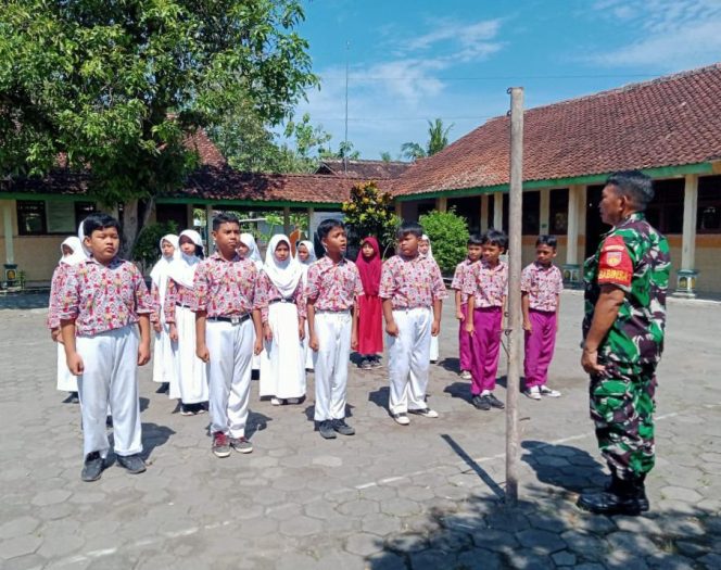 
					Babinsa Sumberejo Berikan Pelatihan PBB Kepada Pelajar 