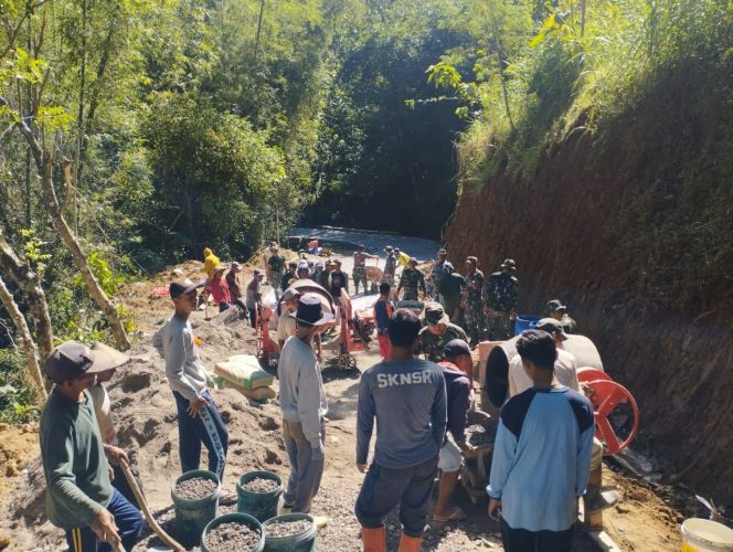 
					Danramil Puhpelem : Melalui TMMD Bangkitkan Kebersamaan Dan Semangat Gotong Royong 