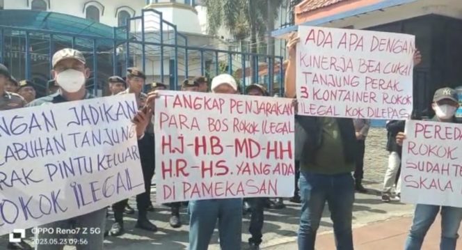 
					Kakanwil Beacukai Jatim 1 Tidak Punya Keberanian Menemui Masa Aksi Aliansi Madura Indonesia