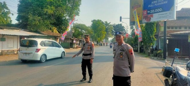 
					Polsek Wedarijaksa Giat Pengaturan Lalu Lintas Pagi Hari