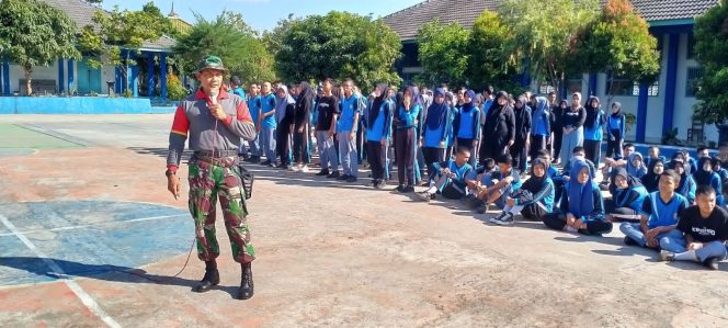 
					Bentuk Sikap Mental Dan Karakter, Prajurit TNI Di Giritontro Berikan Pelatihan PBB Dan Kesamaptaan Pelajar SMKN 1 Kelautan