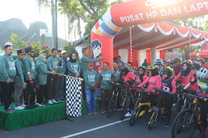 
					Memperingati HUT Persit KCK Ke 77 Dan Hari Kebangkitan Nasional Tahun 2023, Kodim 0808/Blitar Gelar Fun Bike Dan Fun Walk