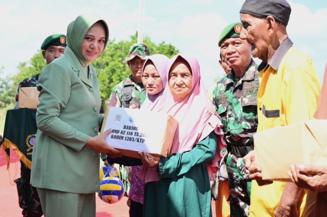 
					Tinggalkan Kenangan Dihari Penutupan TMMD Reguler Ke- 116, Baksos Kodim 1203/Ktp Gelar Baksos Dan Penyerahan Sarana Kontak Kepada Warga