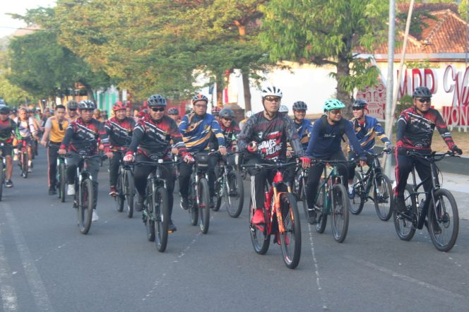 
					Semarak Hari Bhayangkara, Dandim Wonogiri Ikuti Gowes Bersama Forkopimda