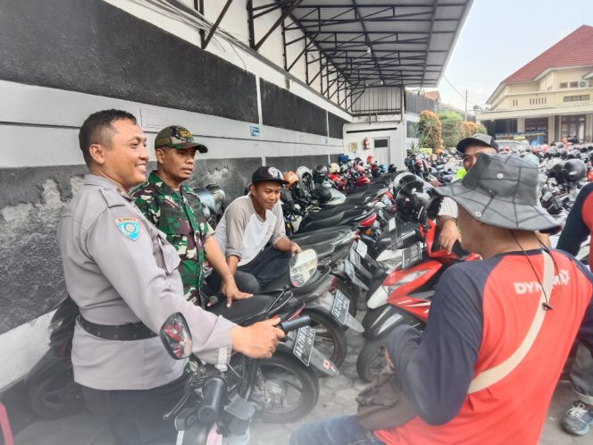 
					Dekatkan Diri Dengan Tokoh Masyarakat, Babinsa Mangkubumen Laksanakan Silaturahmi