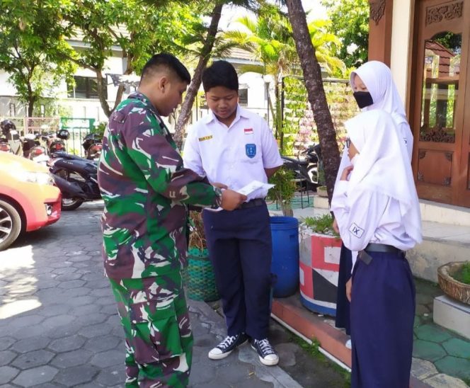 
					Komsos Babinsa Koramil 04/jebres Menyasar Siswa SMP Negeri 14 Surakarta, Ini Alasannya