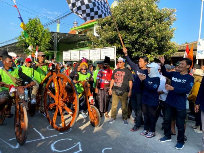 
					HUT Ke- 4 Onthel Madiun, Kaji Mbing Bersepeda Dengan Komunitas Onthel