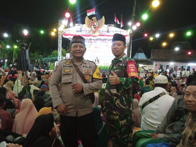 
					Sinergitas Bhabinkamtibmas dan Babinsa Dalam Pengamanan Pengajian KH Anwar Zahid di Jatimulyo Pati