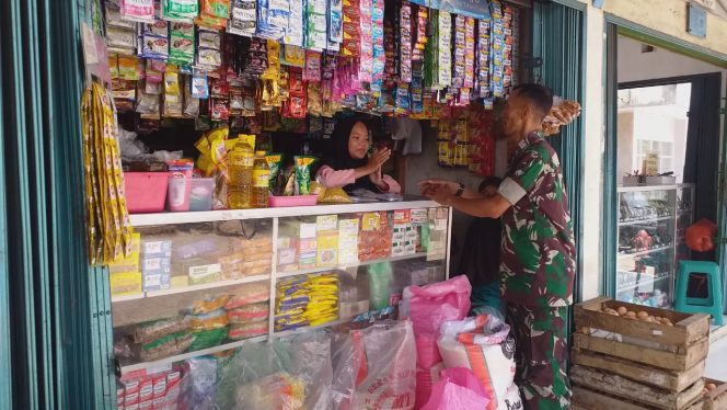 
					Berikan Motivasi UMKM, Babinsa Serengan Intensifkan Komsos di Wilayah Binaan 