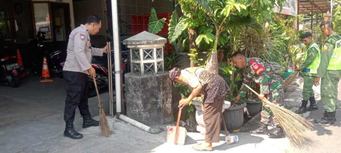 
					Begini Cara Babinsa Kelurahan Nusukan Dalam Menciptakan Kebersihan Lingkungan