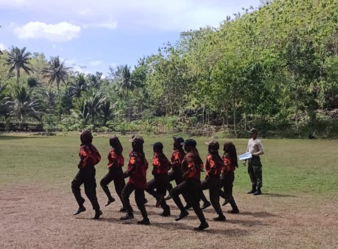 
					Pelajar SMA Pancasila 3 Paranggupito Dilatih TNI Persiapkan Lomba PBB Tingkat Kabupaten