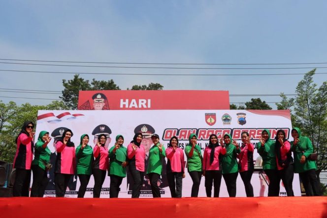 
					HUT Bhayangkara ke- 77, Polres Kendal Gelar Olahraga Bersama