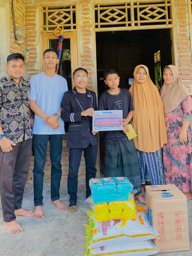 
					Raden Entertainment Serahkan Donasi Kepada Adinda Yusrizal Penderita Tumor Ganas