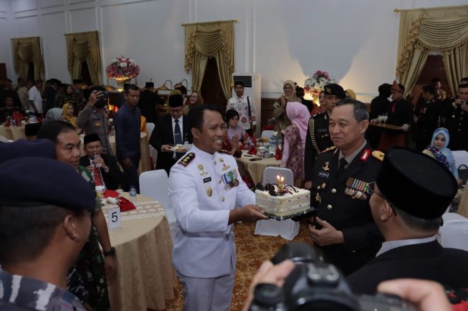 
					Danlanal Bengkulu dan Para Danposal Serentak Berikan Surprise HUT Bhayangkara Ke 77