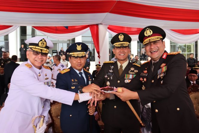 
					Kasdam XII/Tpr Hadiri Upacara Hari Bhayangkara ke- 77