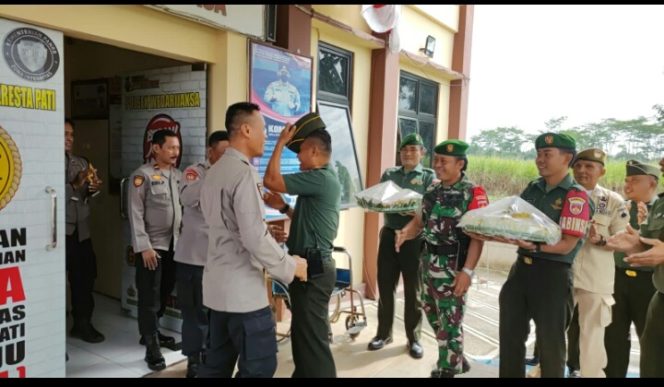 
					Polsek Wedarijaksa Dapat Kado Istimewa dari Koramil 07/ Wedarijaksa di Hari Bhayangkara