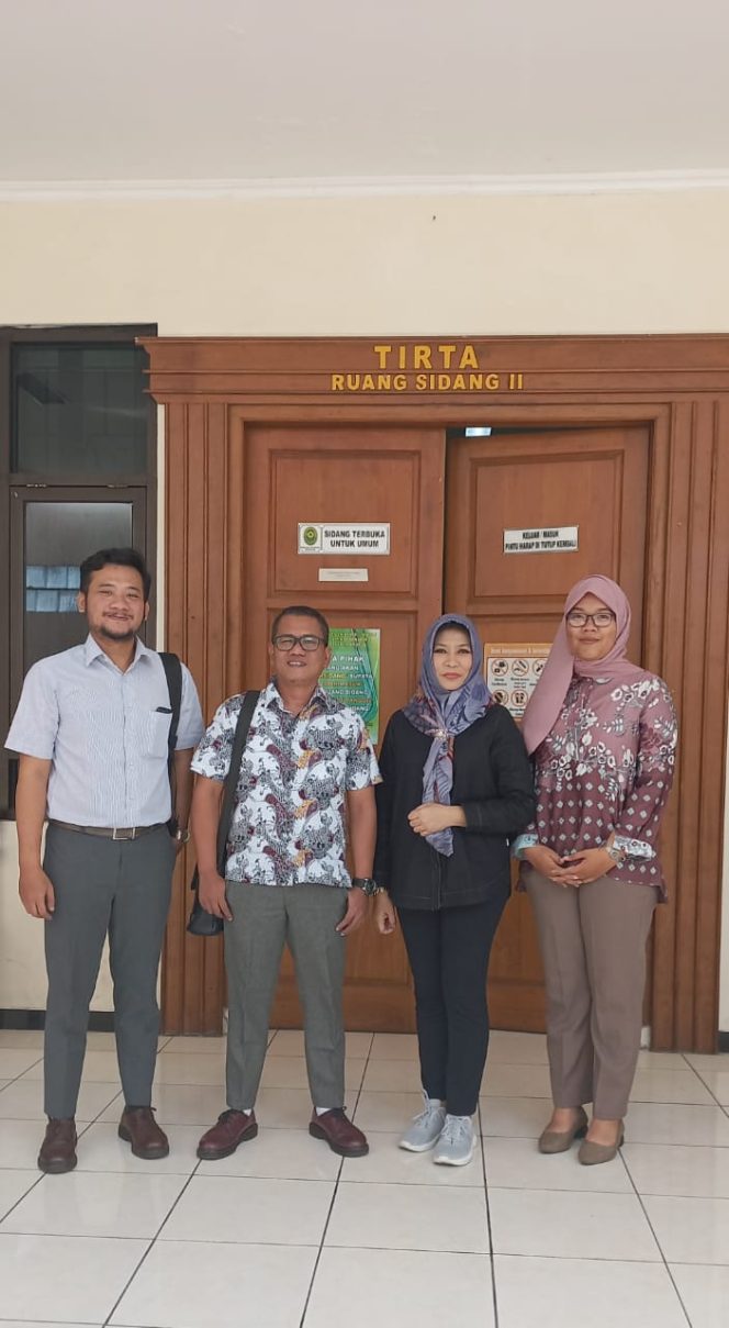 
					Ema Dosen Unisbank : Kami Ditendang Secara Sistemik