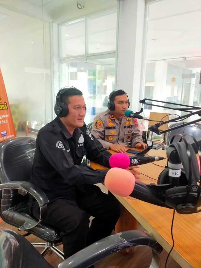 
					Dialog Interaktif Halo Polisi RRI, Kapolsek Pancur Batu Kompol Noorman H.H., Sihite S.I.K., M.I.K : Pentingnya Upaya Menciptakan Situasi Kamtibmas Yang Baik