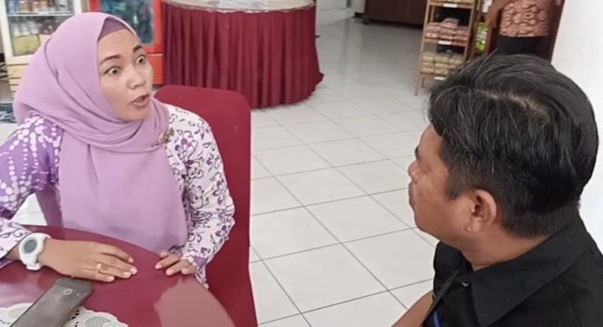 
					Dyah Anisa, ketika dikonfirmasi Juhari di hotel Rosali Situbondo. Kamis, (06/07/2023) sore.