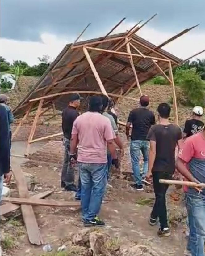 
					Puluhan  Preman Diduga Suruhan “LD” Lakukan Pengrusakan Bangunan Milik Tumpal Pardede