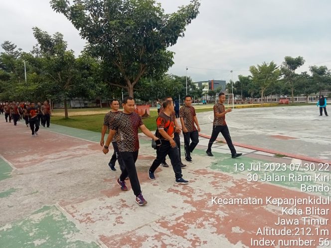 
					Jaga Kesehatan Agar Tetap Prima, Anggota Kodim 0808/Blitar Gelar Olahraga Bersama