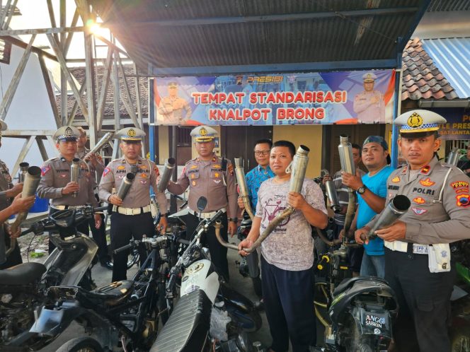 
					Pada Operasi Patuh Candi 2023 yang digelar selama 14 hari terhitung mulai tanggal 10 sampai dengan 23 Juli 2023 tersebut Satlantas Polresta Pati telah menindak sebanyak 378 pelanggaran knalpot brong atau knalpot tidak standar