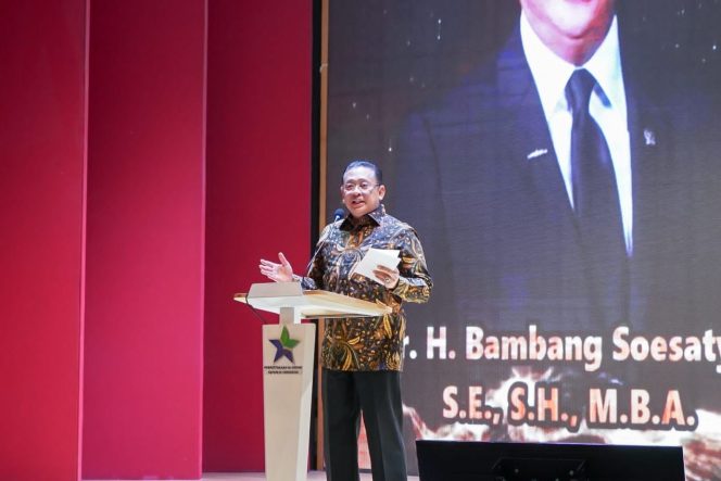 
					Ketua MPR RI sekaligus Wakil Ketua Umum Partai Golkar Bambang Soesatyo dalam sambutannya mengapresiasi peluncuran buku 'Perang Rusia Vs Ukraina'