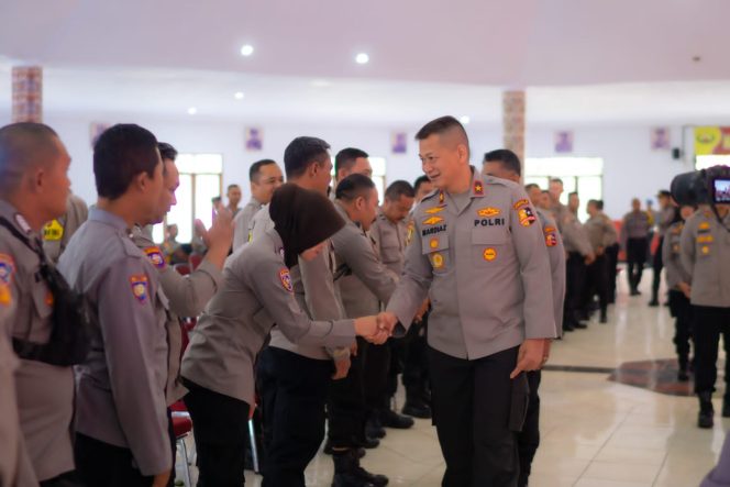 
					Sebanyak 93 personel Bhabinkamtibmas jajaran Polres Sukabumi Kota dan 72 siswa Sekolah Inspektur Polisi (SIP) angkatan ke-52 tahun 2023, mendapat pelatihan peningkatan kemampuan penanganan Orang Dengan Gangguan Jiwa (ODGJ) dan terlantar dari Siswa Purnomo, pada Kamis (27/07/2023) pagi