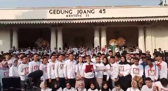 
					Ratusan pendukung hadir dalam Deklarasi Pejuang Milenial Prabowo di Gedung Joang 45 Jakarta