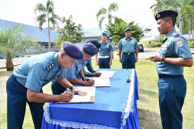 
					Penandatanganan Pakta Integritas di depan para Calon Siswa Bintara dan Tamtama Prajurit Karier Gelombang II Tahun Anggaran 2023 di Lapangan Mako Lanal Sabang