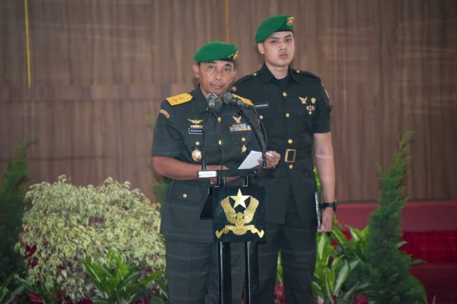 
					Komandan Pangkalan TNI AL Simeulue Letkol Laut (P) Dwi Herdian Saputra, M.Tr.Opsla dalam sidak uji bebas narkoba