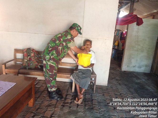 
					Babinsa Koramil 0808/18 Panggungrejo Kodim 0808/Blitar Koptu Puput Kusnandar, melaksanakan kegiatan Babinsa masuk dapur, bertempat di Dusun Panggungrejo RT. 02 RW. 06 Desa Panggungrejo Kec. Panggungrejo Kab. Blitar