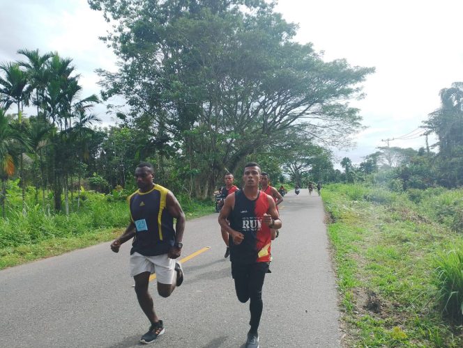 
					Lomba lari 10 K HUT RI di Distrik Mapurujaya, Distrik Mapuru Jaya, Timika, Papua Tengah, Sabtu (12/8)