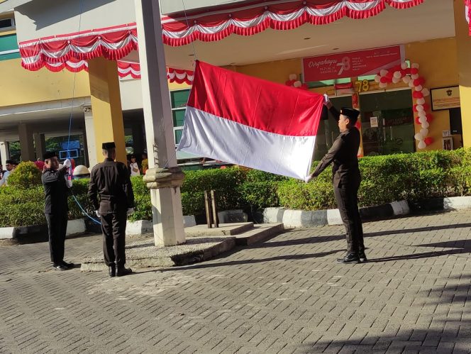 
					Pengibaran Bendera. 
 Upacara Peringatan 17 Agustus 2023 Di Pelataran Infection Center RSUP Dr Wahidin Sudirohusodo Makassar