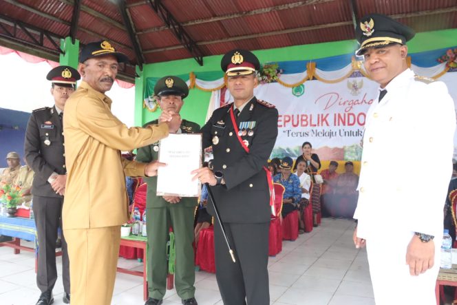 
					Kapolres Ngada menerima hadiah/hibah untuk Polres Ngada yaitu lahan tanah dan bangunan dengan ukuran 10x20 meter persegi dan diatasnya bangunan berukuran 6x7 meter untuk dijadikan Pospol Golewa Barat