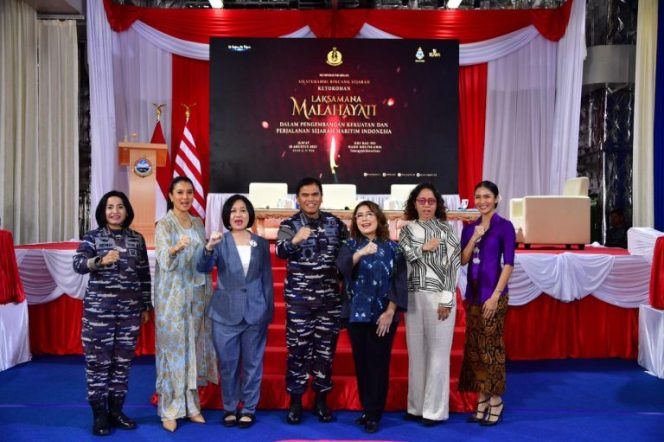
					Danlanal Bandung, Kolonel Laut (KH/W) Dr. Renny Setiowati dalam Silaturahmi Bincang Sejarah Ketokohan Laksamana Malahayati Dan Sejarah Maritim Indonesia