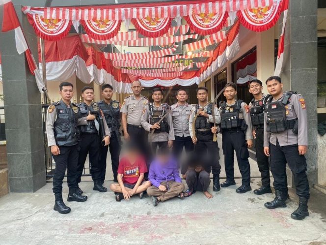 
					Tim Patroli Perintis Presisi Polres Metro Jakarta Barat mengamankan 3 remaja yang diduga hendak akan melakukan aksi tawuran di wilayah Cengkareng