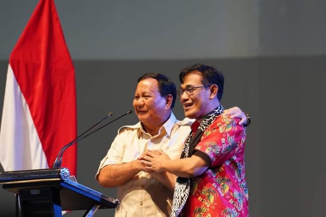 
					Kader PDIP Budiman Sujatmiko bersama Ketua Umum Gerindra Prabowo Subianto dalam deklarasi Relawan Prabu di Semarang