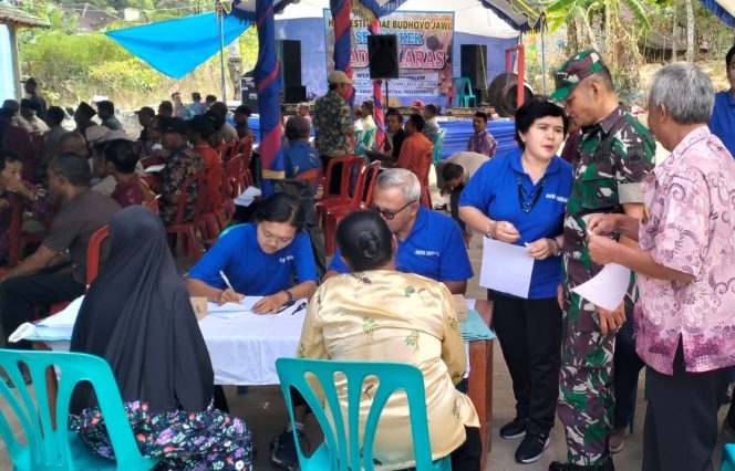 
					Gereja Kristen Jawa (GKJ) Eben Heizer Jakarta Dan Kecamatan Purwantoro menggelar kegiatan Bakti Sosial berupa pemeriksaan kesehatan dan pengobatan gratis terhadap masyarakat di Desa Golo